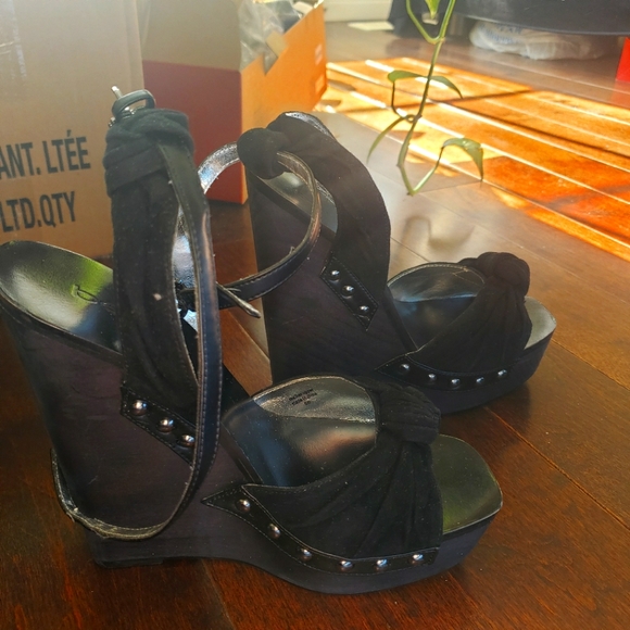 Bebe 6 inch Black Wedges - Picture 1 of 7